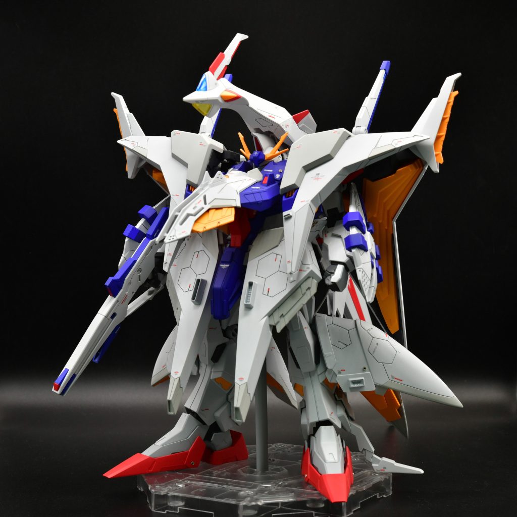 このあと作る予定のクスィーは悪役っぽい仕上げにするつもりなので、ペーネロペーは配色を明るめにしてヒロイックなイメージにしました。