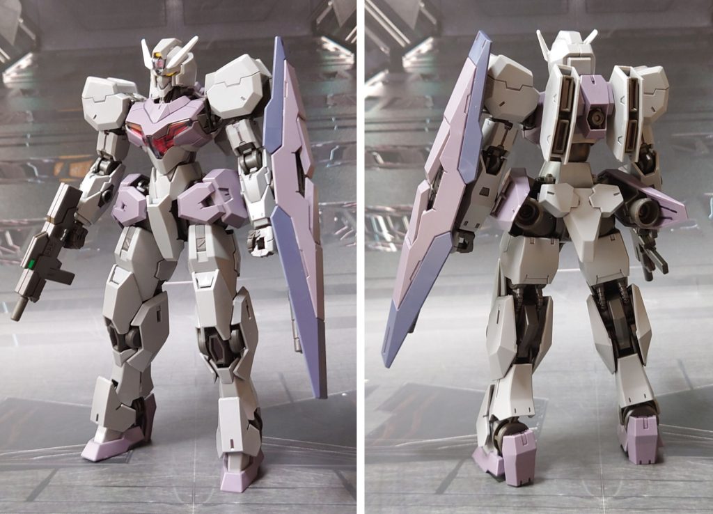 ガンヴォルヴァの前後ろ。額のシールは、シェルユニット発光状態を選択しました。