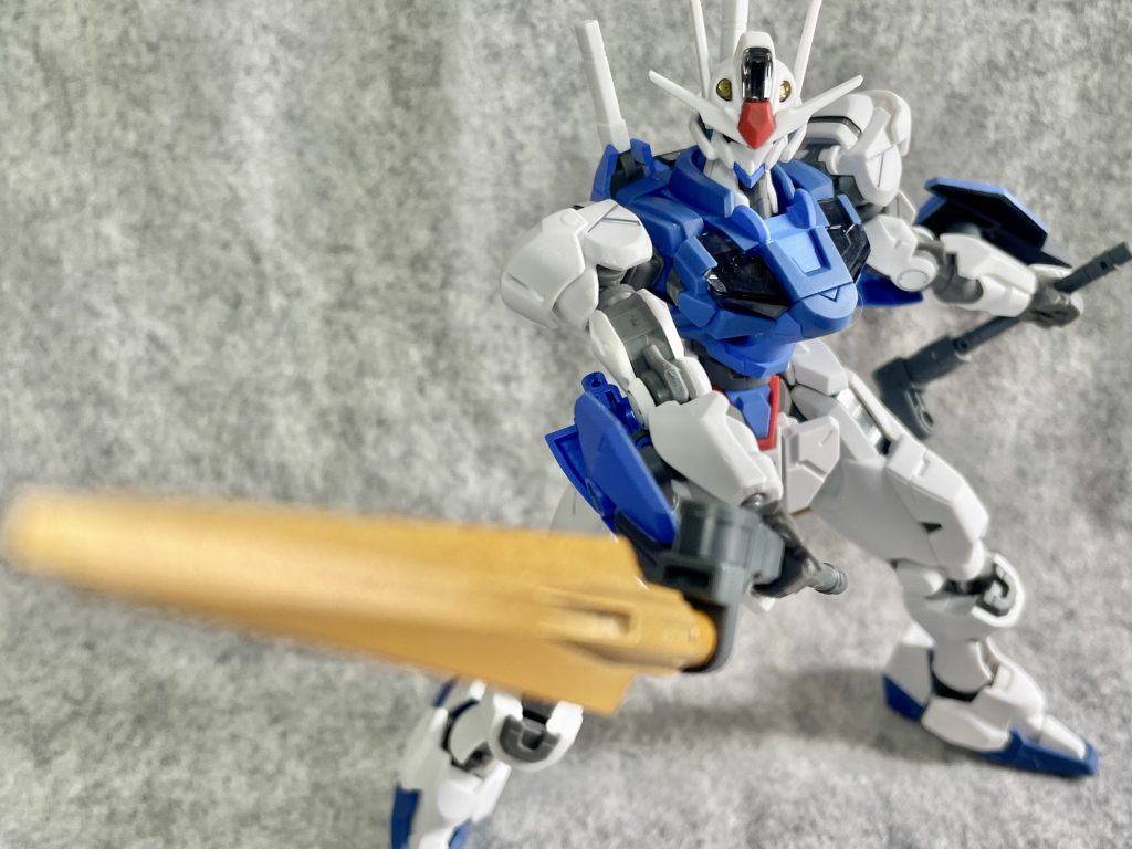 ソードユニットは取り外し、手持ち武器としても使用可能。