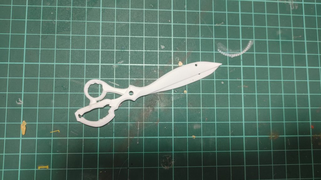 プラ板から切り出した太刀バサミ!サイズのバランスが完璧ですね!