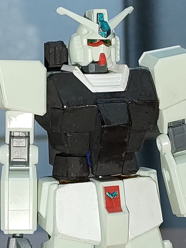 胴体。今後も設定を増設する為にプラ板で塞ぎ、黒に塗装している。