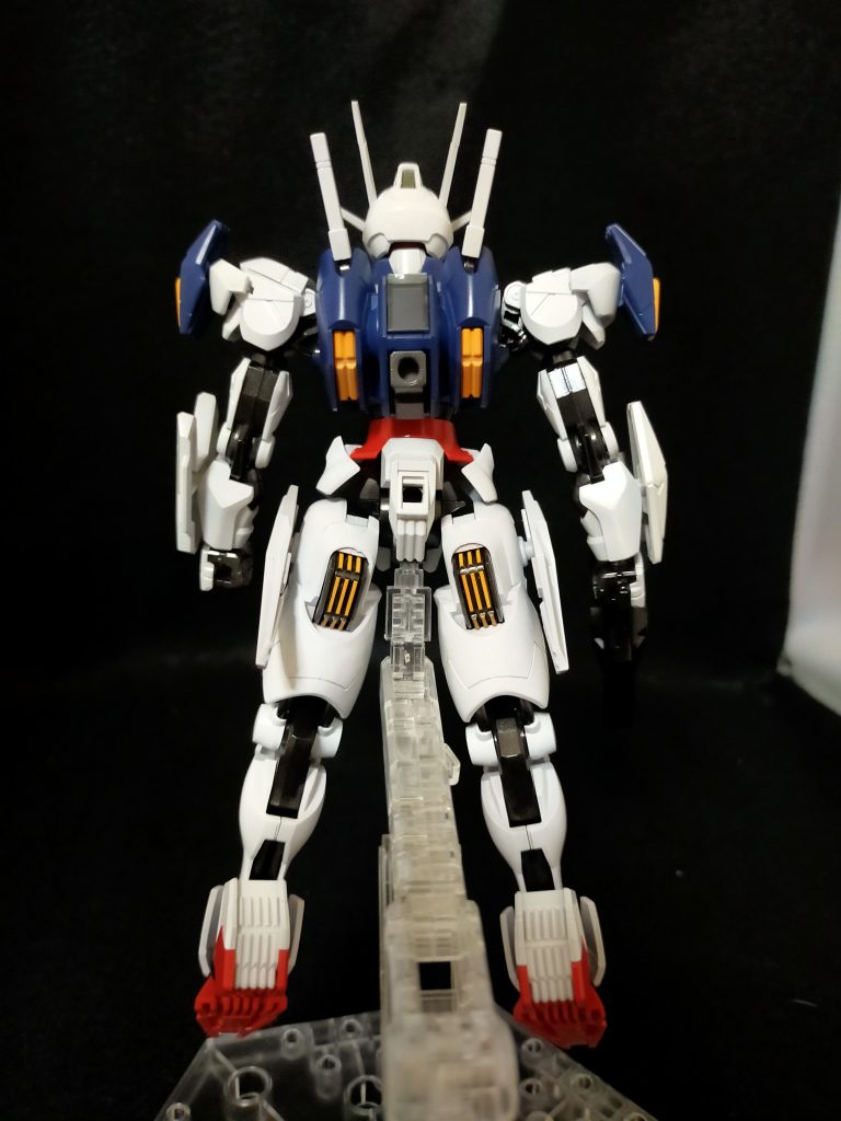 元のバックパックも付けました。合わせ目消しした箇所はあまり見えないのでサボれたかも!とか思ったり。そこまで失敗しなかったのでまあ満足ですが。YouTubeを参考にしましたがそれなりに嗜んでいないと難しいと思います。破損が怖かったです。踵のシイタケは設定だとグレーらしいですがこれも簡易作成を理由にスルー。ここを仕上げるだけでかなり完成度が上がったと思うとちょっと後悔はしてます。写真の為に付けてみましたがバッチリ似合ってると思います。