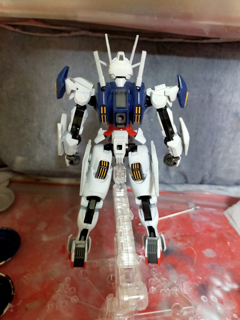 ババン!やってよかった色分け。なぜ最初にやらなかったのかはさておきとりあえず完成です。追伸  腿のシール貼り忘れてるのに気付きましたがどうしようもありません。改修が出来たらそこもやってあげたいと思います…泣