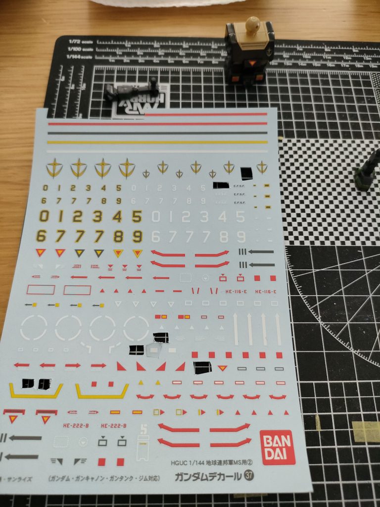 デカールは、たまたま買っておいた物が、今回のMSVカラーに似合いそうだったので使用してみました!!