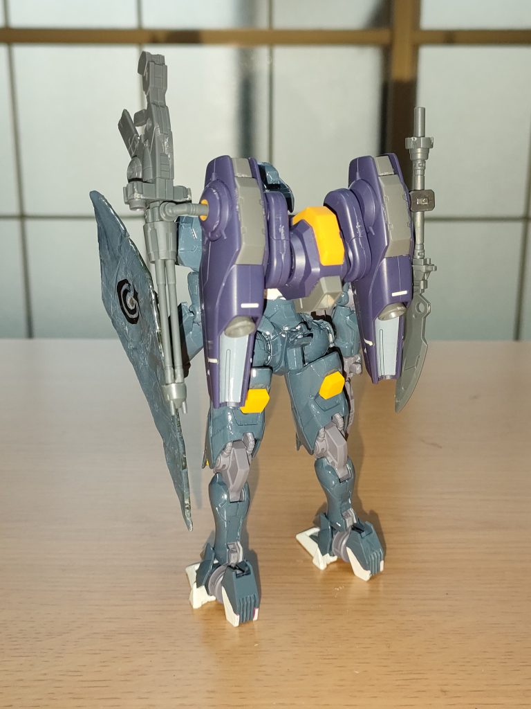 ガンビットをマウントするバックパックを廃してミラソウル社製フライトユニットと銃火器に近接切断武器を追加。操作のし易さによる格闘戦主体の地球MSとして猛威を奮う。