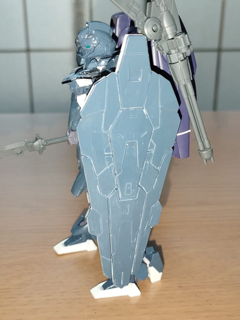 ガンビットシールドの装備にはスコア3のロックを解除が必要の他、本体駆動にはアンチドート対策が施されてるが、物理的に切り離されてるガンビットには出来ないのでアンチドートの無力化を受けてしまうので普段装備されない。