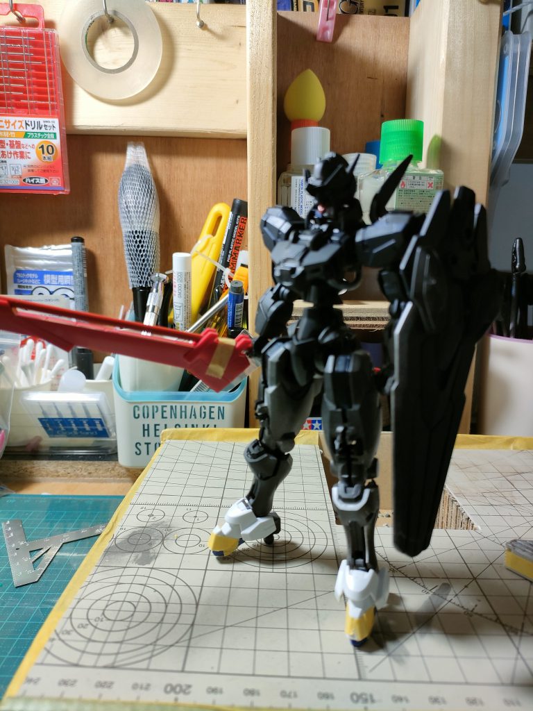 脚部の方は一部切断、加工してできるだけヒールのようにさせてみました。でも出来てみたら足小さ過ぎて笑いました(笑)