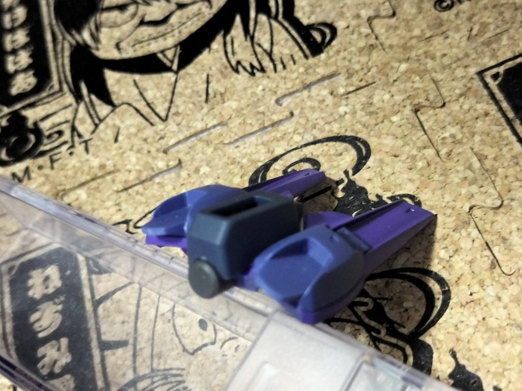シスクードのスラスターを組み替えて、サイロッドの先端にしました。シールドから射出後ロッドを引きながら飛び回ります。