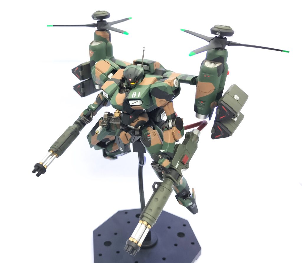 ティルトローターのプロペラは先端を蛍光塗料で塗り分け、よりらしさを。オスプレイを参考にしました。もちろん航行灯も再現。プロペラの上には火器管制レーダーを追加、こちらもアパッチ・ロングボウから着想を得ました。