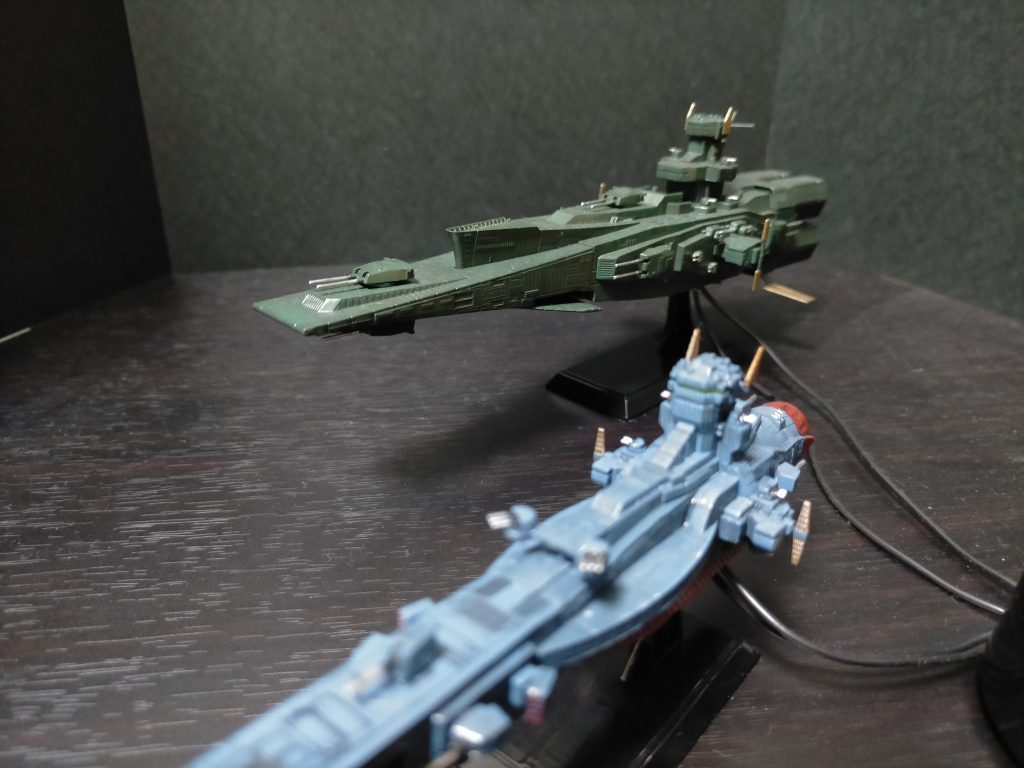 前作サラミスと並んでツーショット