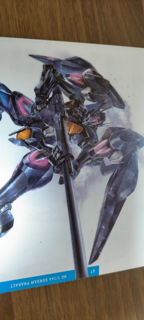 水性の魔女のパッケージはカッコいいですよね。シェルユニットはこのイメージで塗装しました。ただし全体の色彩を合わせるセンスは持ち合わせてないため、ボディカラー元と同じ感じに…