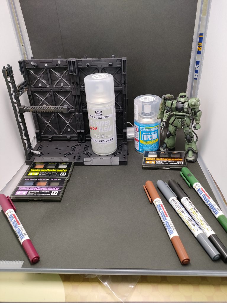 使った道具達です。ウェザリングマスターC.Dはザク完成後に買い足したので、次回はモビルスーツに使ってみたいですね。やっぱりザクは良いですね〜創作意欲が湧きます✨✨最後まで拝見してくれた方ありがとうございました!!