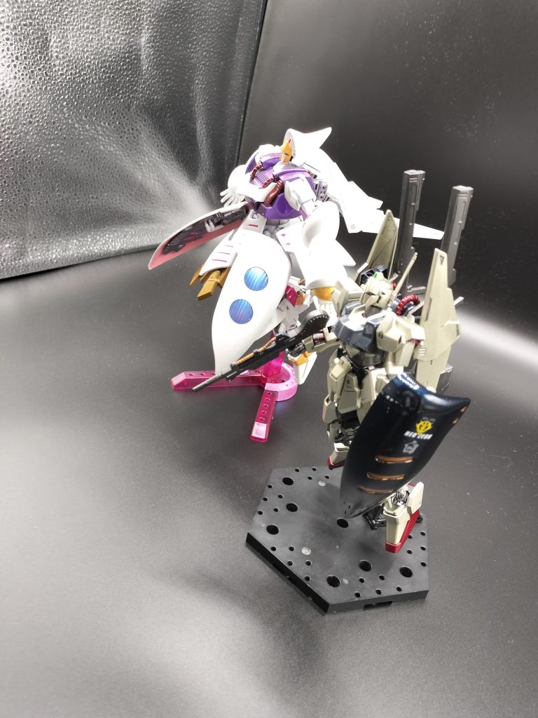 幸せの未来に二人でレッツゴー祝式と白式のサイコミュ同調により、個々の戦闘力が爆上がり。この二人は誰にも止められない!機体型式:祝式:MSN-1122-B(いいふーふ Bride(新婦) 白式:MSN-00100-G(Groom(新郎)合わせて Bride and Groom