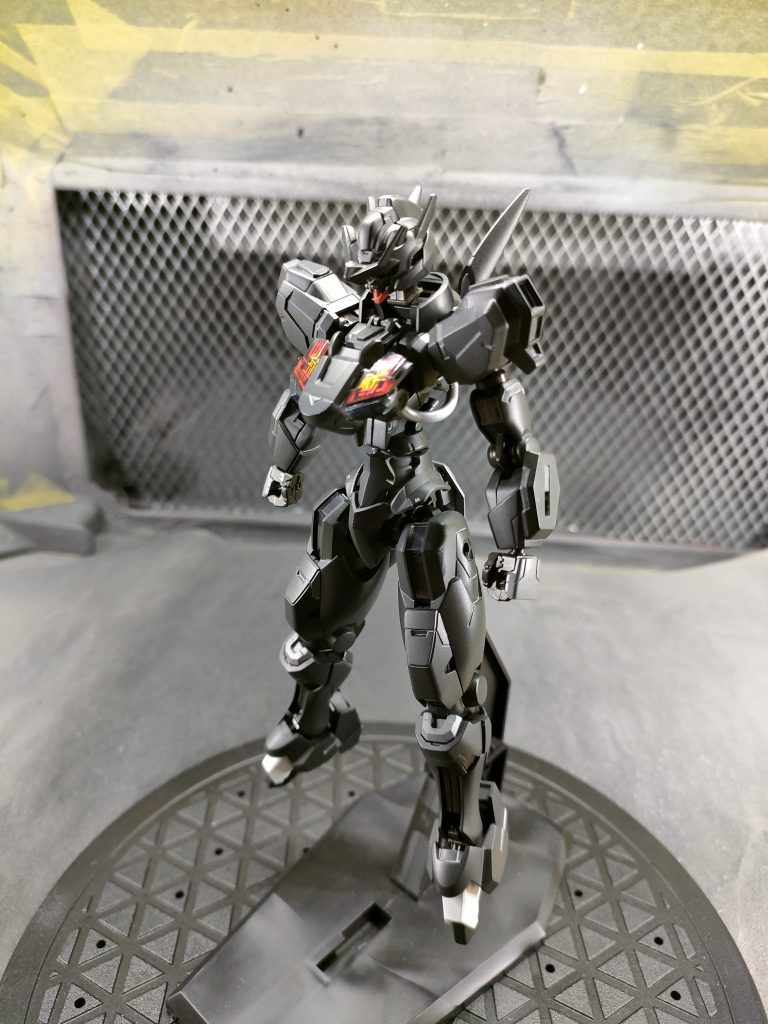 水星の魔女シリーズのプラモは基本優秀な物が多いので胴体と脚部以外ほとんどいじってません。