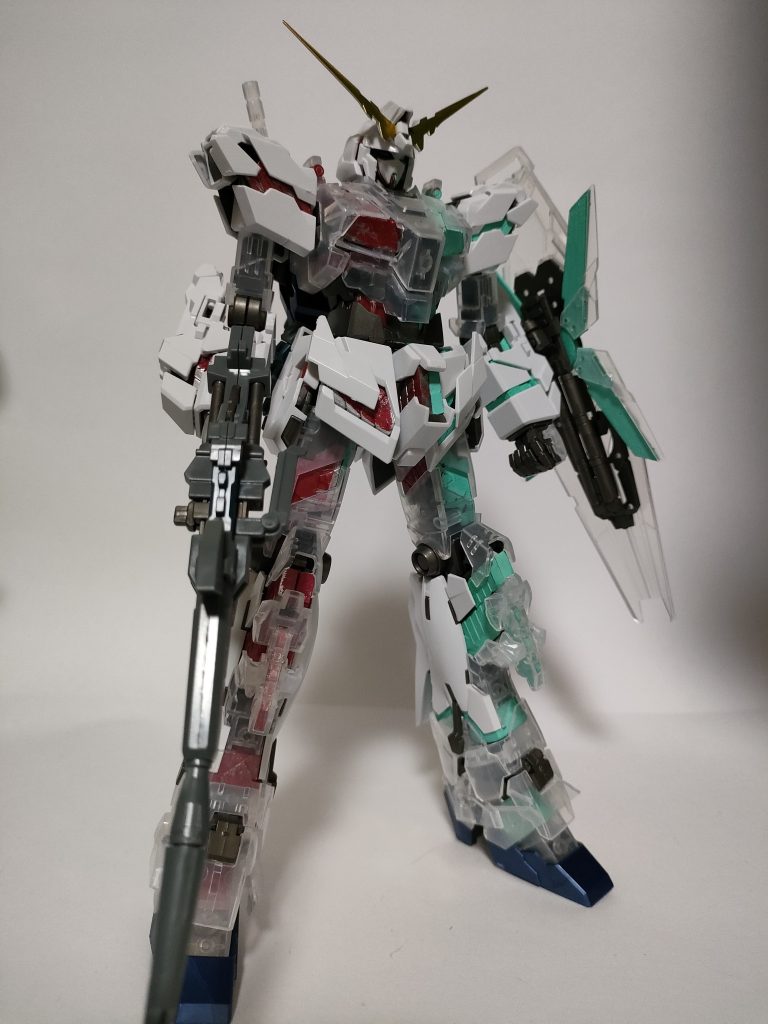 水性カラーのメタリックレッドで塗装、後にシルバーで縁をチッピングしています。