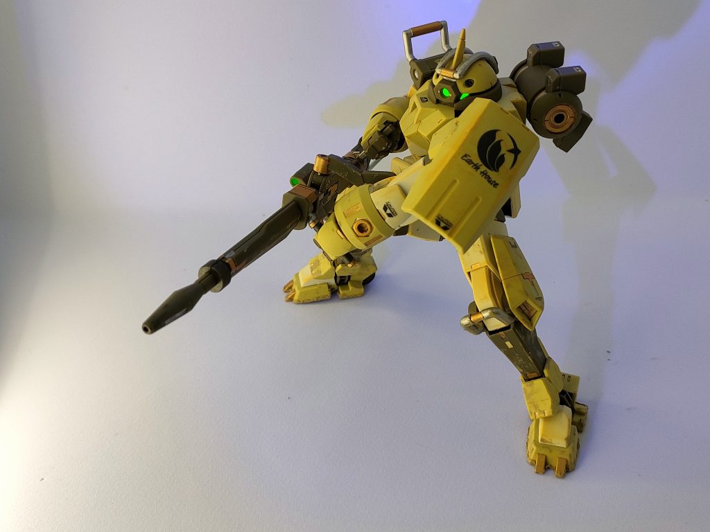 センサー類は蛍光塗料を使っているのでブラックライトで光ります。