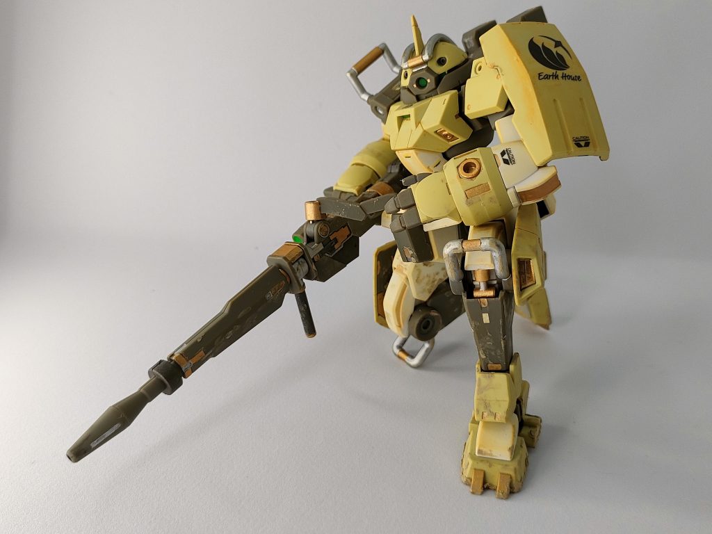 膝を曲げた時に見える接続穴?を塗り分けるとなんと、シリンダーっぽくなります。かなりお気に入りポイントです(笑)