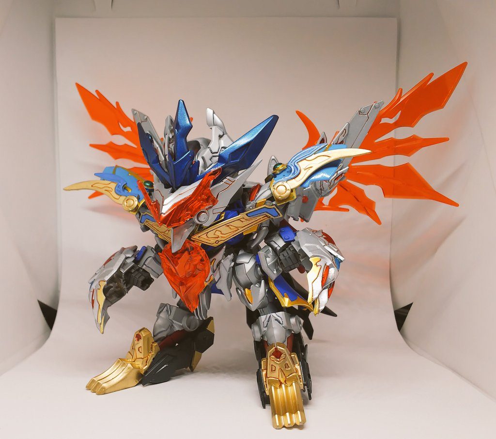 呪導魔竜 ガンド・ドラゴンプロスペラの施していた「呪い」が発現した姿全てを破壊する魔獣と化したエアリアル止める方法はエアリアルの剣で心臓を貫くのみだがそれはエアリアルの死を意味する・・・エアリアル+ソルミラージ+赤いクリアパーツ合わせで作った「魔女の刻印」が合体してガンド・ドラゴンになりますエアリアルの剣はあえて余剰になります