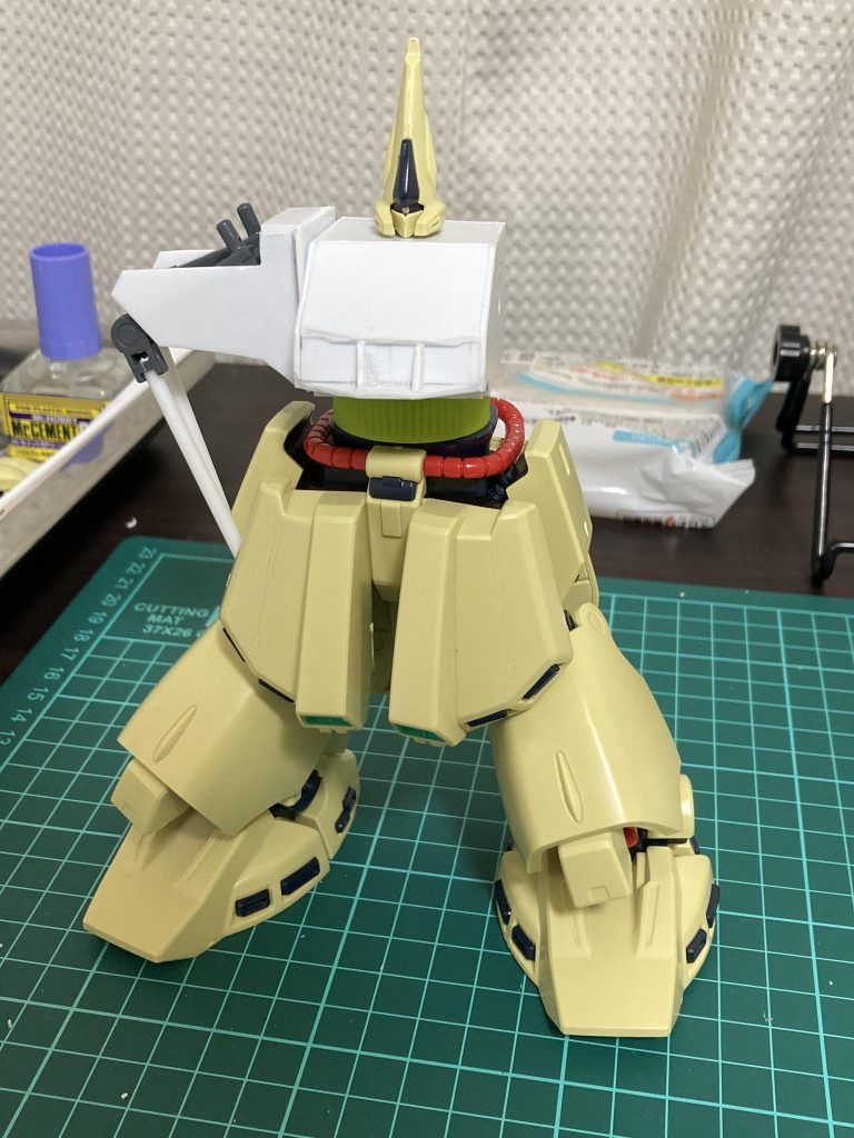 作ろうと思ったキッカケは昔作ったゲゼへのリベンジと、1人暮らしを始めたのでプラモ作りに遠慮しなくて良い環境になったこと。思い立ったが吉日という訳です。ベースに使おうと思っていたジ・Oは結局足の装甲以外全部余ってしまいました( ˙꒳​˙ )ドン引き