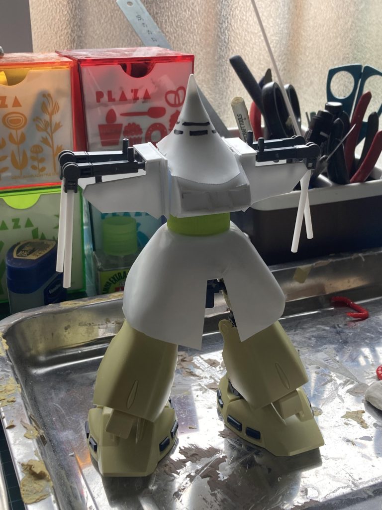 ここで初めてのヒートプレス。ゲゼの特徴的な胴体を形成するにはヒートプレスしかないと思い、LPガスの火力を頼って骨組みを作りました。