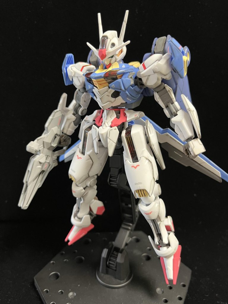 キットを見た時「この青と白に、この赤と黄は違うんじゃない？」と思い、赤と黄は塗装、それ以外は成型色で仕上げようと思いました。