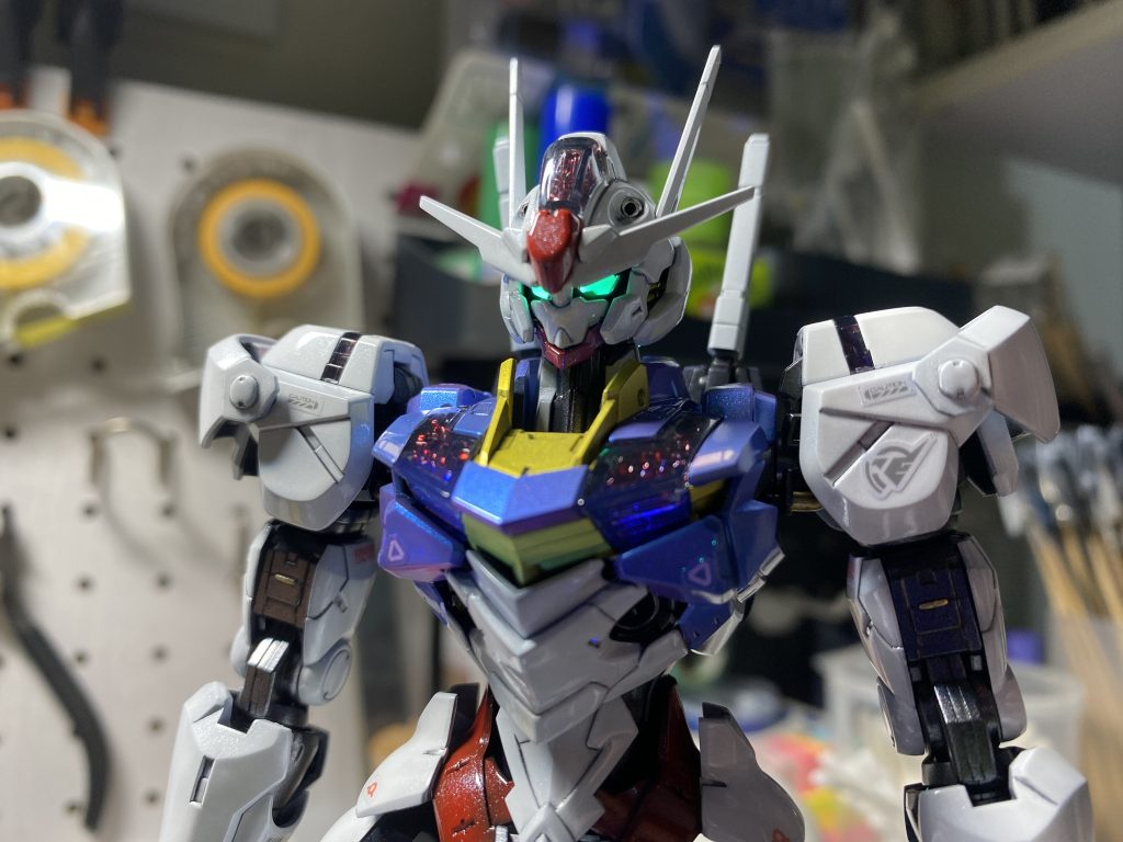 バストアップカメラアイの他、シェルユニットもパーメットスコア6をイメージして蛍光クリアーを吹いてみましたが、メッキの上に上手く乗らず、イメージした発光は再現出来ず…