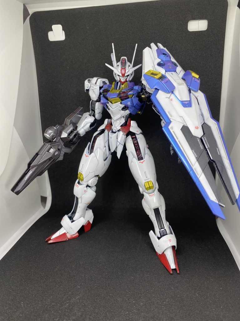 1/144だと多少いい感じに撮影出来るのですが、1/100だと、300円ショップの撮影ブースでは小さく周りが色々写ってしまいますw