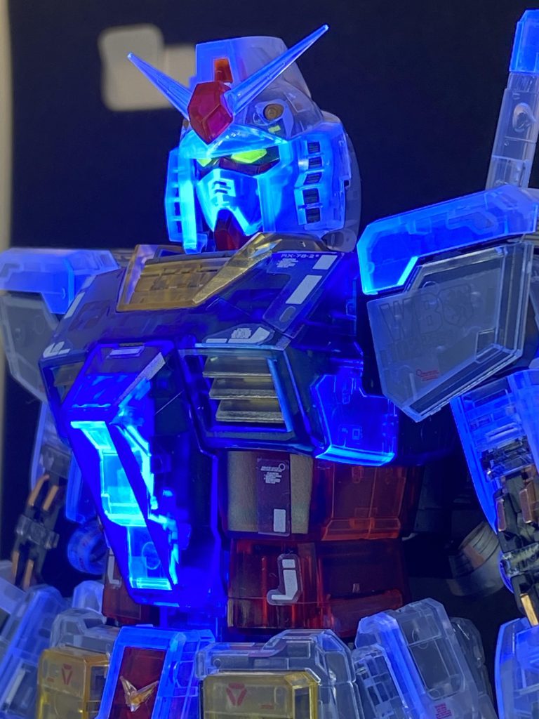 ブラックライトにてツインアイがピカッと…とイメージ通りには中々💦 お顔の他のパーツもめっちゃ光るためw