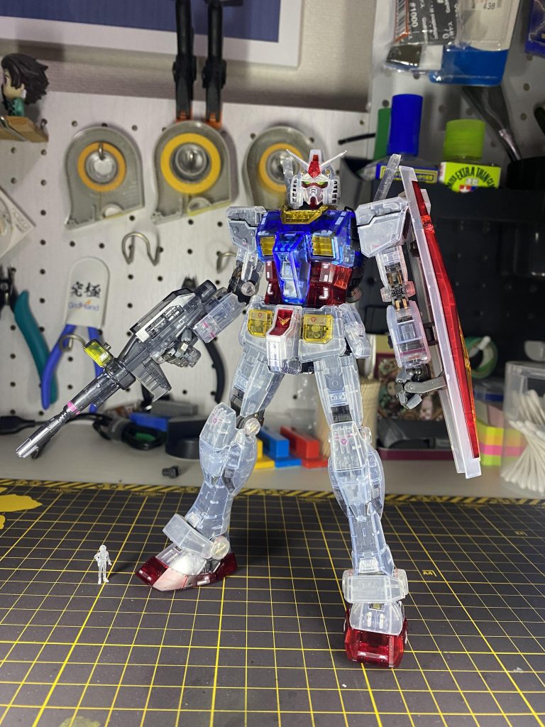 基本の装備で1/100のアムロも付属してました