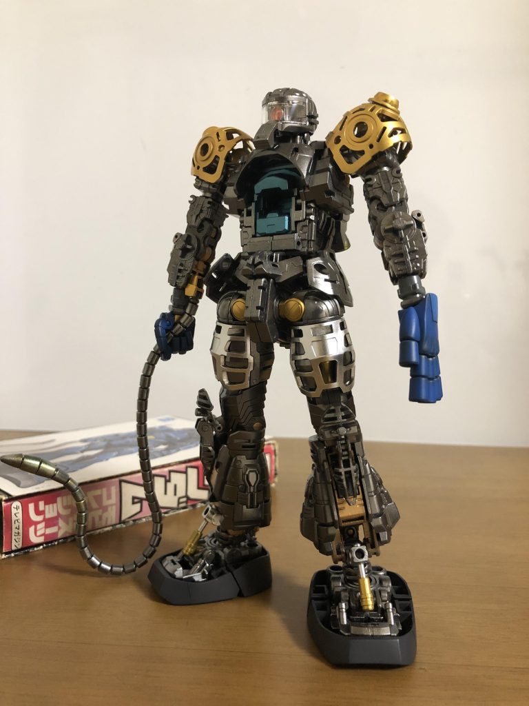 内部フレームも塗り分けていますが、二度と見ることはないと思われ…