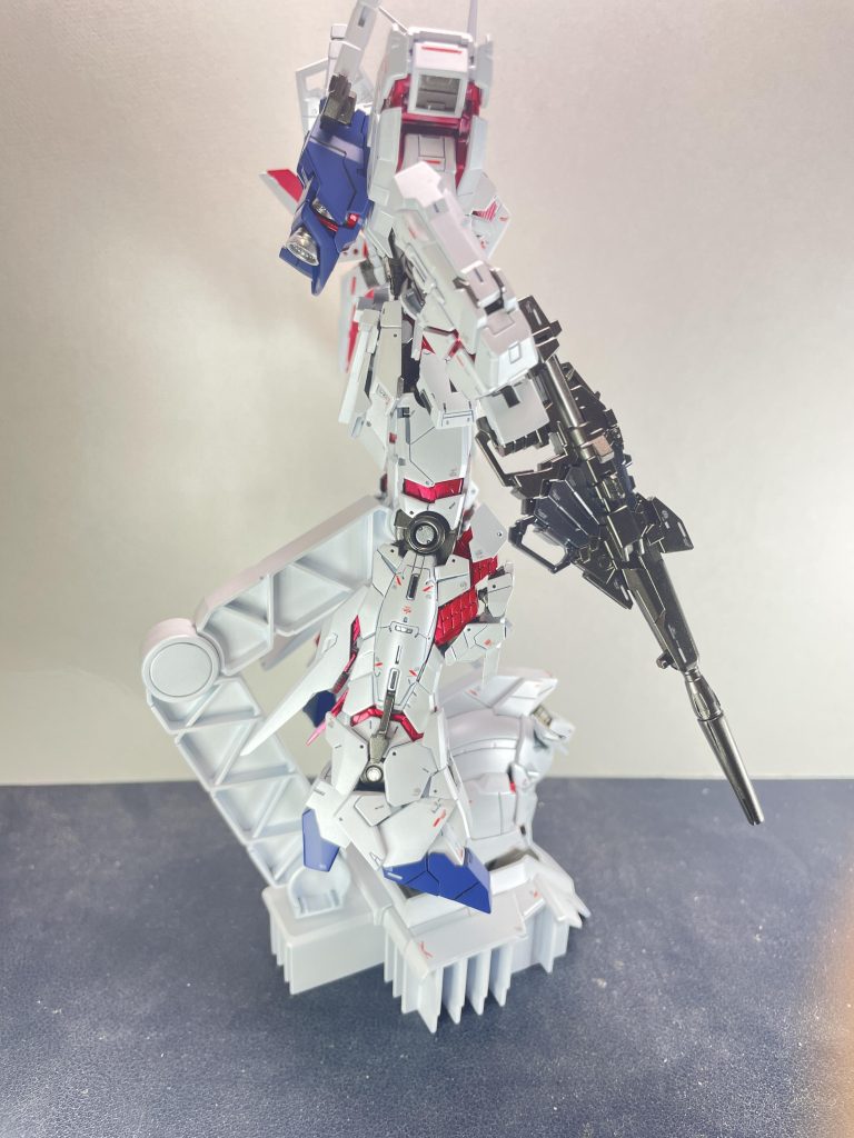 サイド写真からはわかりにくいですがライフルのマガジンもムーンストーンパールにしてますフレームのフィニッシャーズ ライトガンメタルとの相性マル
