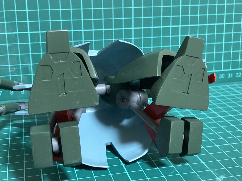 追記:ゲモン機ということで足裏にナンバーを付けていました。足が上がらないのに。