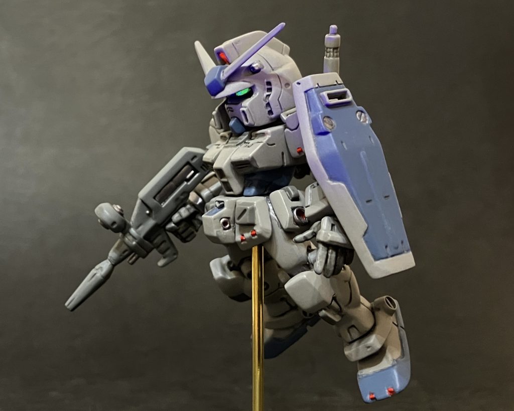 蛍光塗料で光ります。