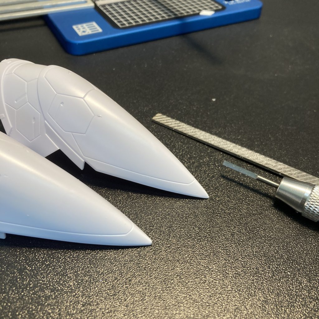 先端は尖らせ加工。