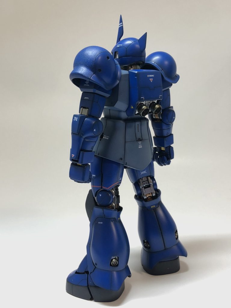 ver.2.0のシュッとしたプロポーションになっています。