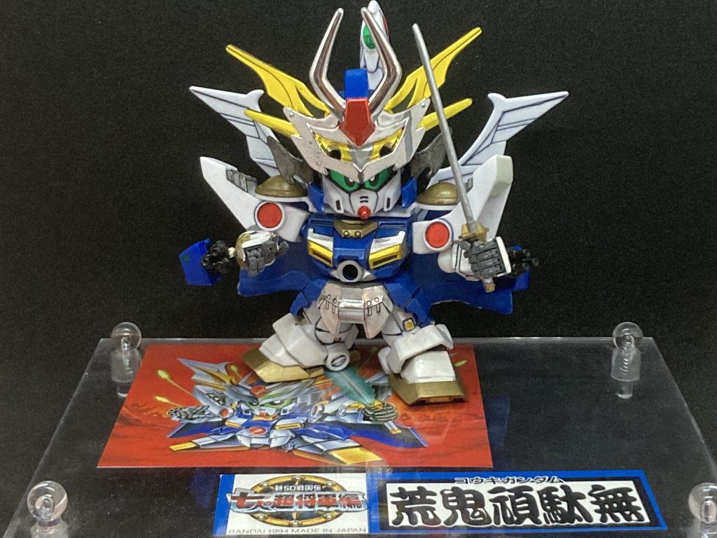 説明書を切り取り、百均の写真たてにはさんでお手軽展示ベースに。