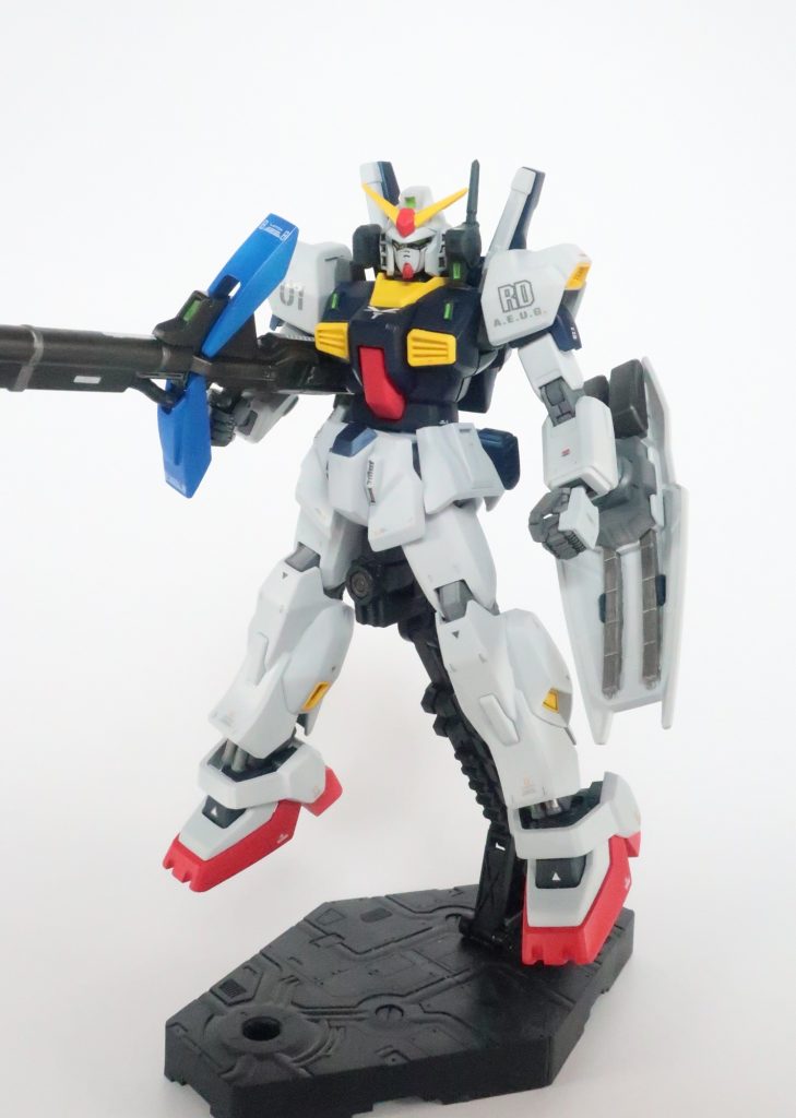 UC.0088におけるエマ中尉機です。アニメ・ZZではすっかり亡き者にされたGディフェンサーの主砲を携行しています。