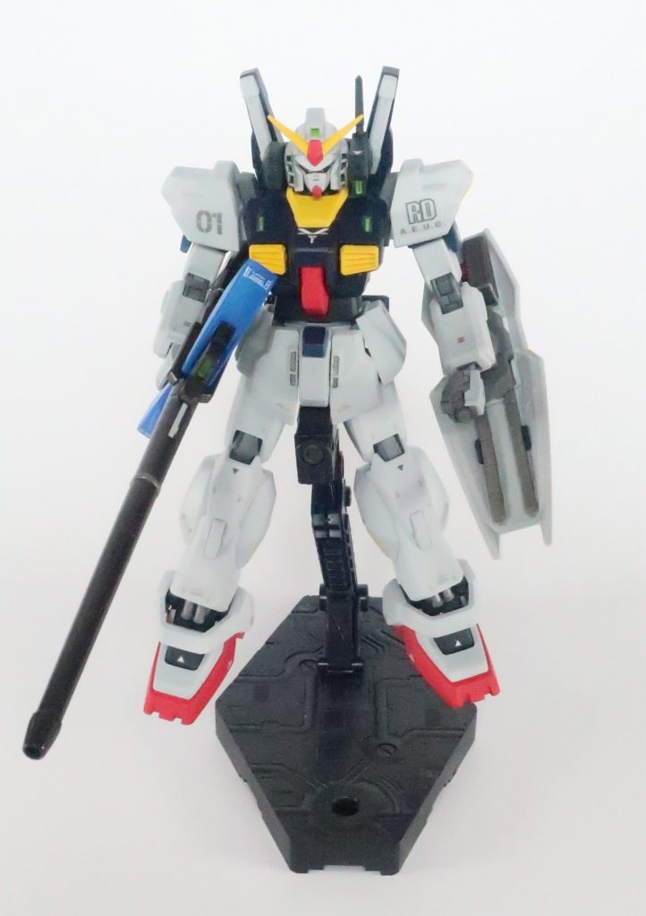 主砲は少々長すぎると感じたので、少し切り詰めています。手元の青いシールド?も小型化。