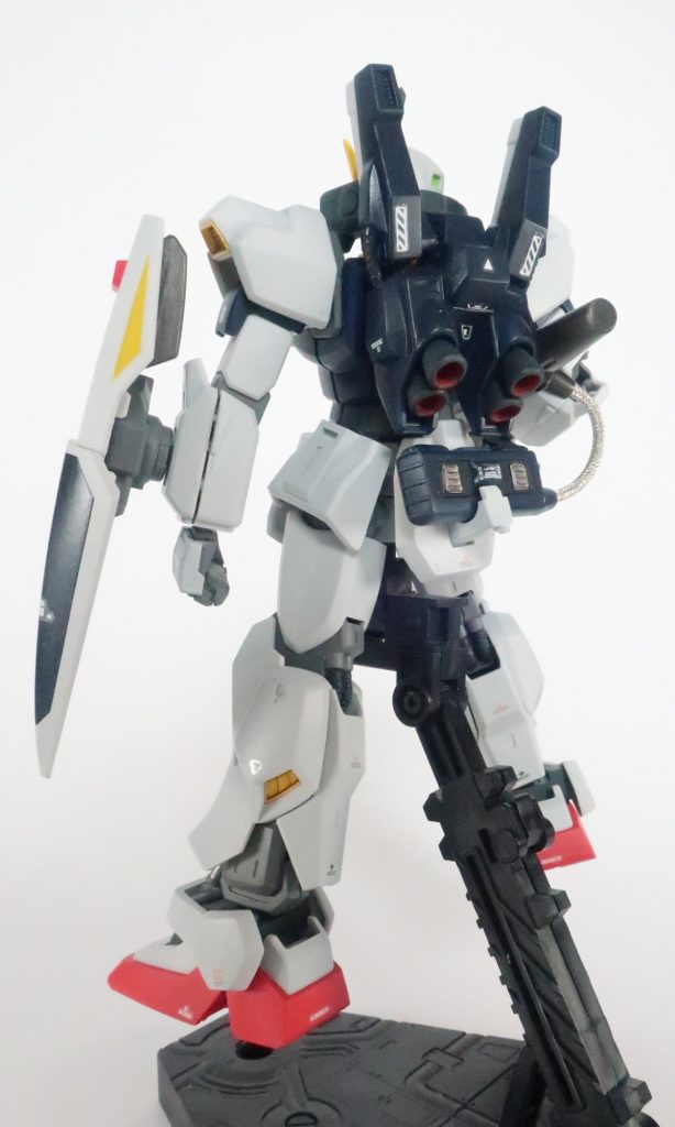 バーニアの内側はシタデルで塗装。隠蔽色が強いので、グレーで基本塗装した後からでもこれだけ発色します。