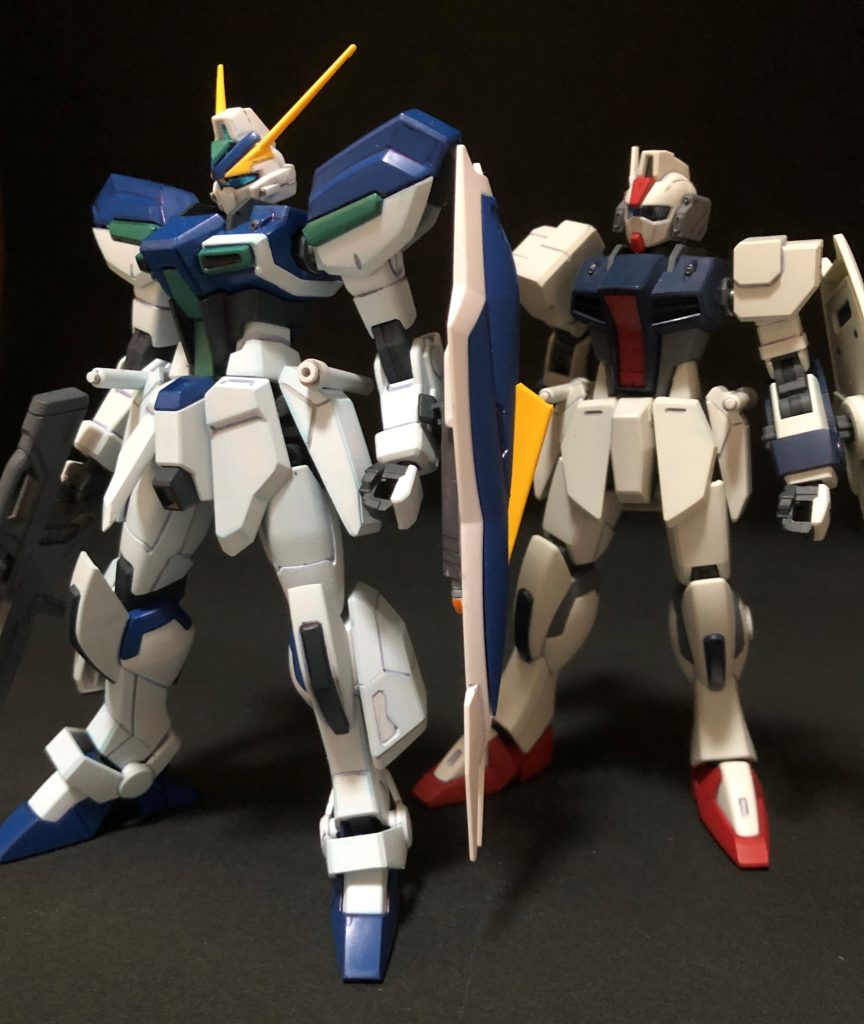 ウィンダムと。単体だとどちらも私には白にみえるのですが、並べてみるとぜんぜん違う感じ。色っておもしろいですね。筆塗り・全塗装ガンプラ　２０２３　その２９