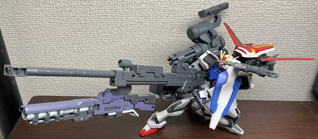 武装を追加してバレットストライクガンダムにHGBCジャイアントガトリングとかMSGフリースタイルバズーカとか、いつぞやのキャンペーンで手に入れたミサイルランチャーのパーツとかで超モリモリにここまでくると狂気ですねwこんなん一瞬でフェイズシフトダウン確定ですやん()