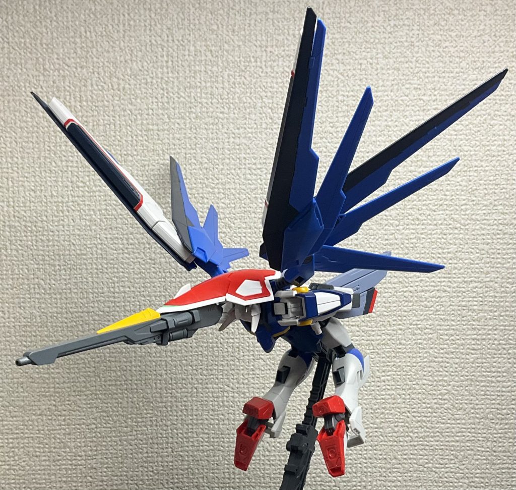 ガウォークっぽい感じでウイングバインダーを展開するだけで全然印象変わりますよねしかも接続部の構造がクランク状になってるので、結構表情つけやすいし腕にも干渉しづらいんですよね結構いい感じです