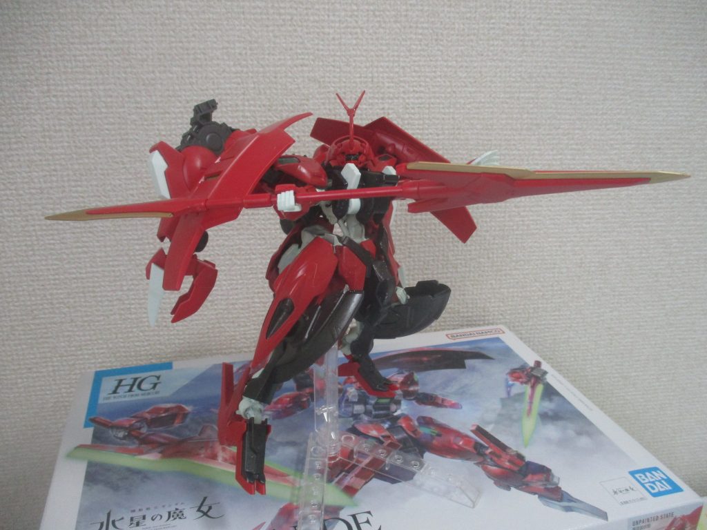 本家同様、メイン武器は、ジャベリンになります。緑のビーム部分を金色にして、世界観に合わせ「特殊金属の刃」という設定にしてます。