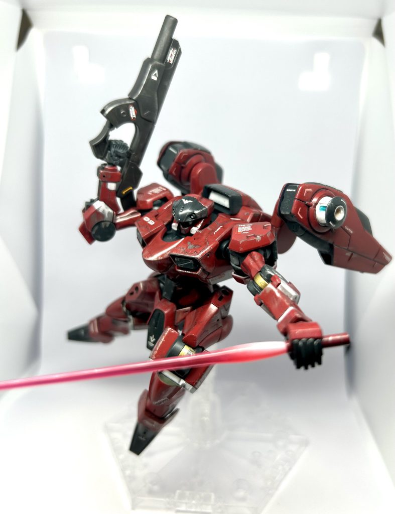 ザウォートお馴染みの肘関節の加工をしているので、抜刀ポーズも取らせることができます