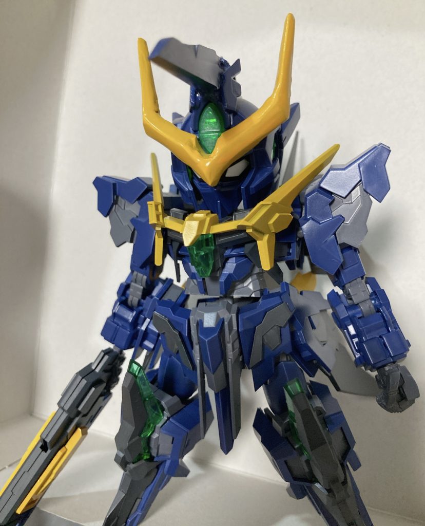 カラーはハルファスガンダムに寄せました