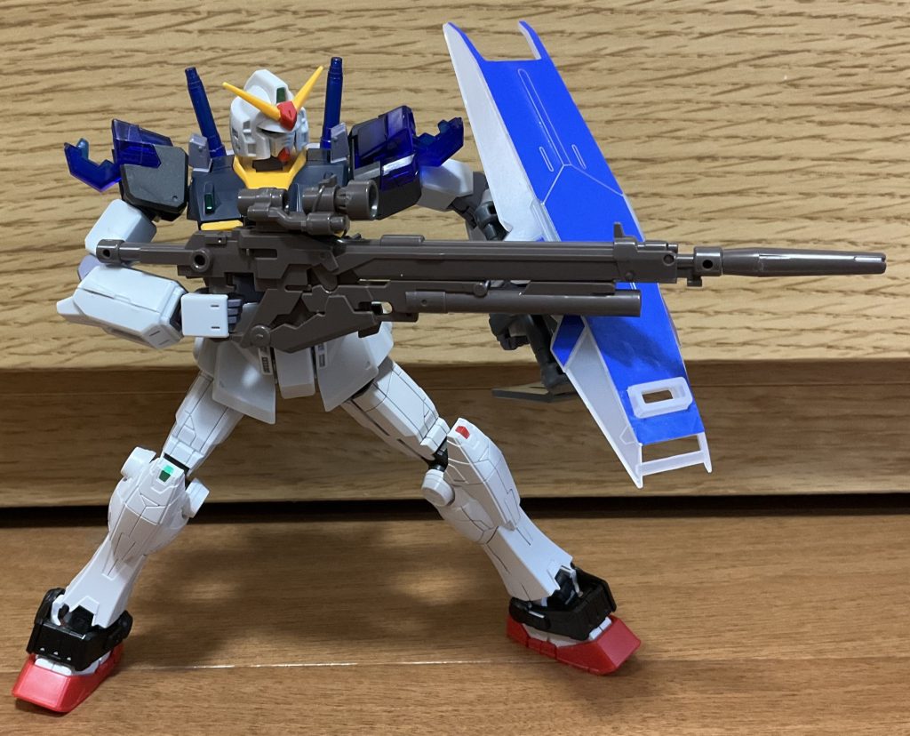 軽装備形態ガトリングと各部増加装甲、増加ブースターをパージした形態ですこの状態で出撃するときはガンダム4号機のシールドを装備して出撃するようになっていますさっきまでゴツかったのにパージしただけですっげえ線が細くなりましたね