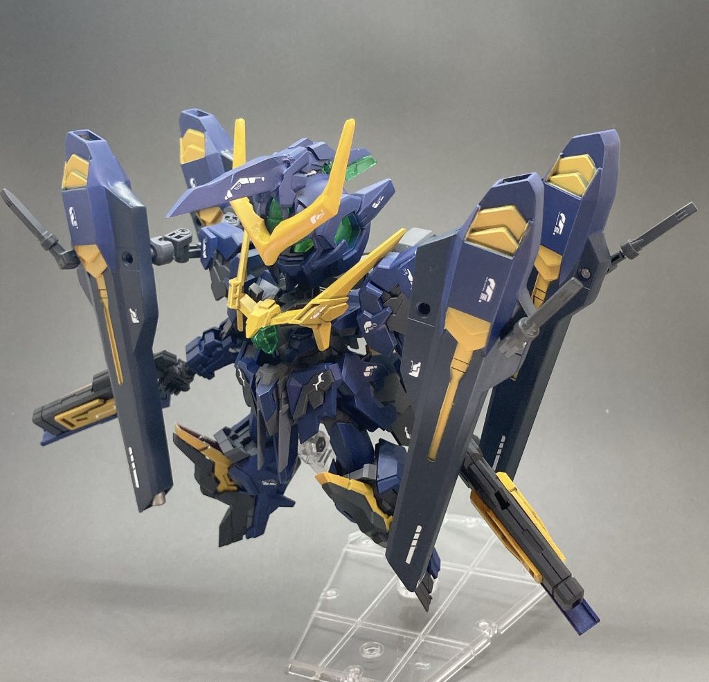 ビームライフル二丁。バインダーつけた状態だとポージングが大変です💦