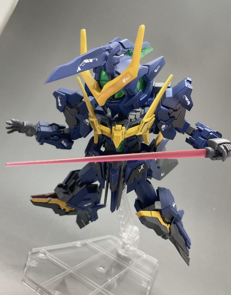 武器はビームサーベル