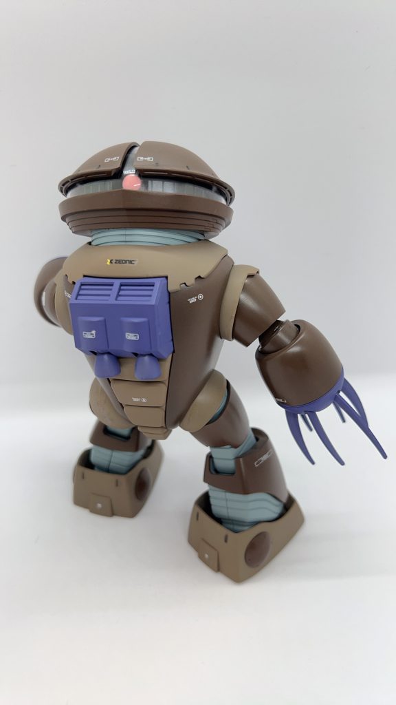 目が真後ろでも違和感ないな。