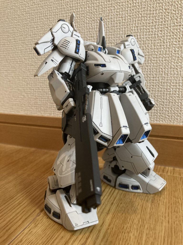 図体の割にライフルが貧弱に感じたので、プラ板でちょっとだけ工作。